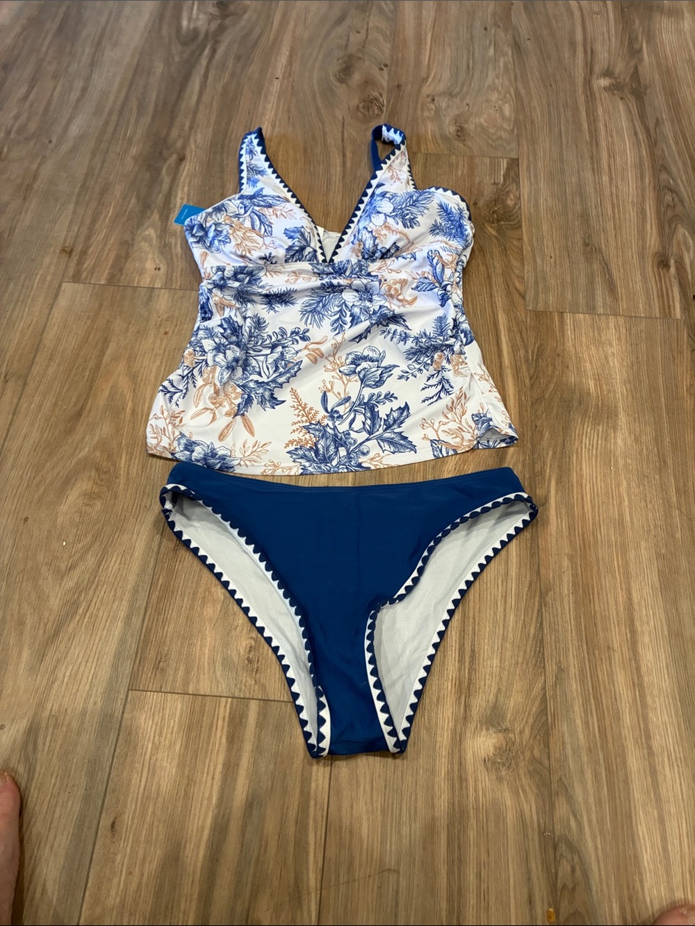 CUPSHE 2 PIECE BRAND NEW BATHING SUIT SIZE M - Picture 3 of 4